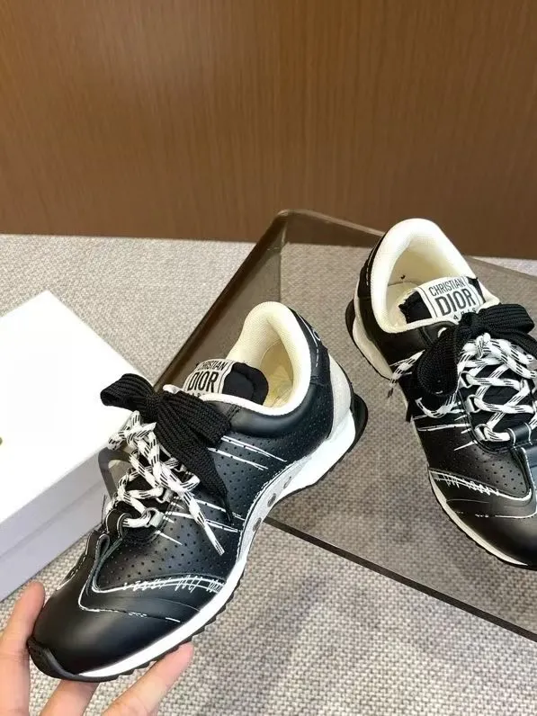 👟👟Ex-factory price 620👟👟 Dior sketch Dior spring and summer catwalk style graffiti sketch moral training shoes Forrest shoes. Original development. The most photographed item in the 25ss spring and summer show. This pair of shoes has changed the single design style of Forrest shoes in the previous impression. It retains the original shape. The details are very in line with the current fashion trend, but it also incorporates the manager's new understanding and retro feelings for Forrest shoes. The overall feeling is brand new. The material is a bit matte leather, full of retro style. It looks very high-end. The feeling on the foot is very convex. The upper foot is really good-looking and versatile. It can be worn with any style of clothes, pants and skirts. It looks good on anyone. Original combination outsole Size: 35-45